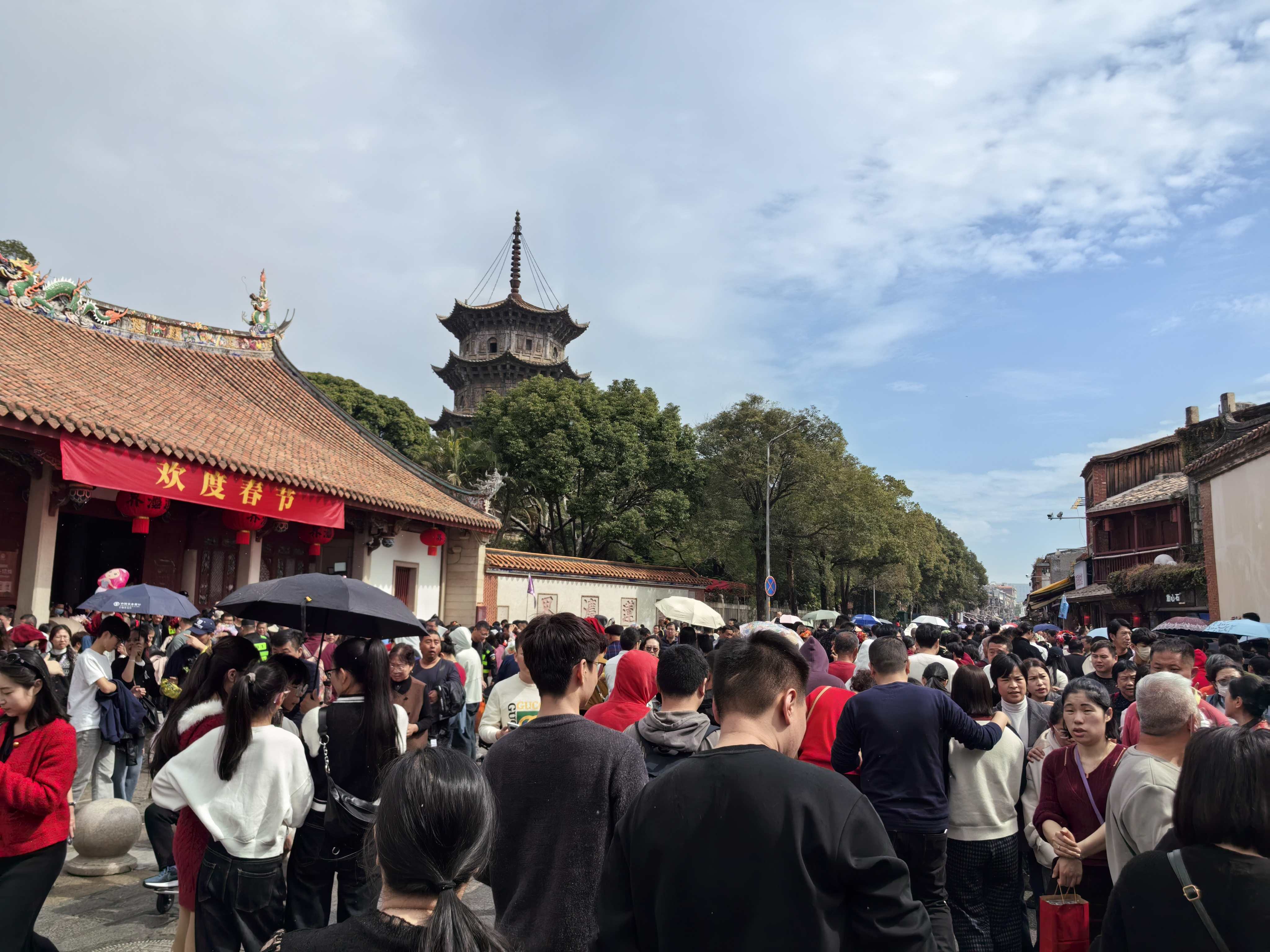 图6 开元寺人挤人
